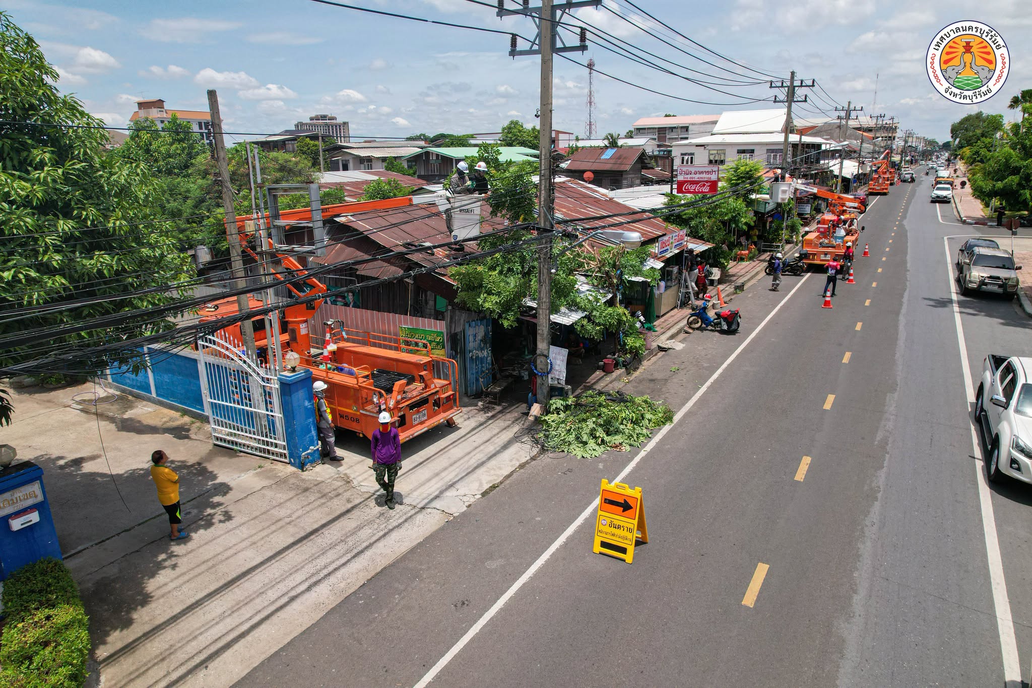 จัดระเบียบสายสื่อสาร ถนนเส้นจิระโดยเริ่มตั้งแต่แยกสรรพสามิต ถึง หน้าสำนักงานสาธารณสุขจังหวัดบุรีรัมย์ ระยะทาง 640 เมตร (จำนวน 37 ต้นเสา)