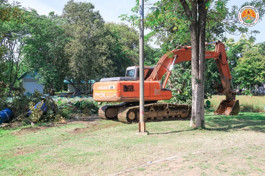 นายกเทศมนตรีนครบุรีรัมย์ ลงพื้นที่ดูการลอกวัชพืชและทำความสะอาดสระหนองปรือ เพื่อปรับปรุงภูมิทัศน์เป็นสวนสาธารณะ ภาพที่ 11