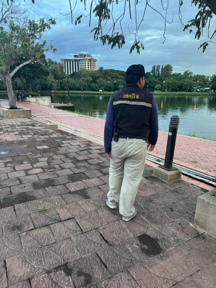 นายกเทศมนตรีนครบุรีรัมย์ มอบงานเทศกิจลงพื้นที่ตรวจความเรียบร้อยรอบคลองละลม เพื่อความปลอดภัยของประชาชน ภาพที่ 10