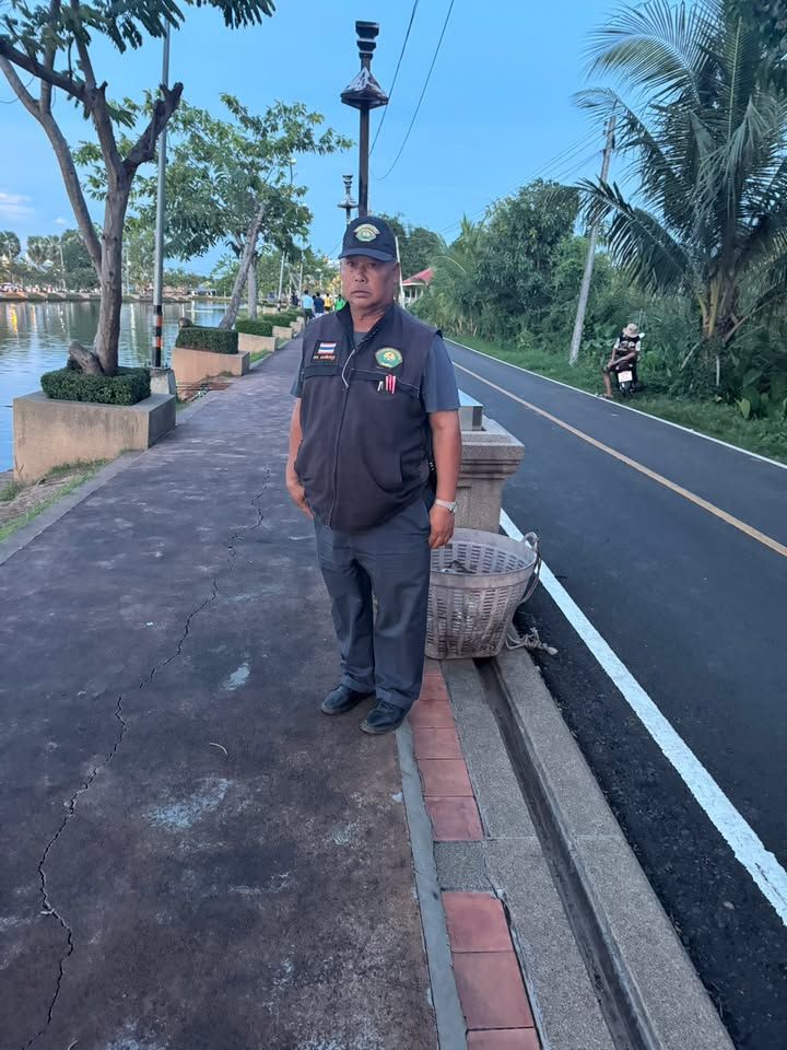 นายกเทศมนตรีนครบุรีรัมย์ มอบงานเทศกิจลงพื้นที่ตรวจความเรียบร้อยรอบคลองละลม เพื่อความปลอดภัยของประชาชน ภาพที่ 17