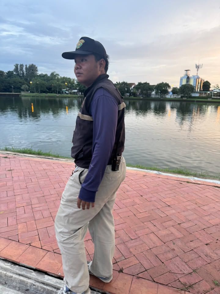 นายกเทศมนตรีนครบุรีรัมย์ มอบงานเทศกิจลงพื้นที่ตรวจความเรียบร้อยรอบคลองละลม เพื่อความปลอดภัยของประชาชน ภาพที่ 9