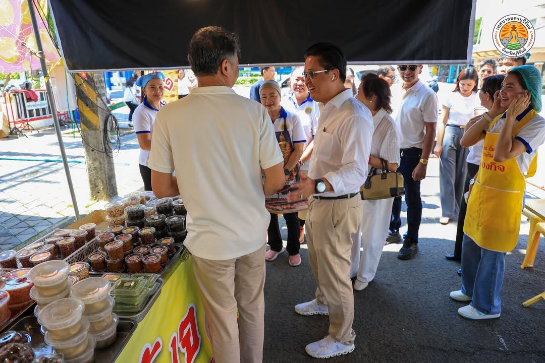 นายกเทศมนตรีนครบุรีรัมย์ นำคณะผู้บริหารและพนักงานเจ้าหน้าที่ ร่วมสืบสานประเพณีมหากุศลในงานเทศกาลกินเจบุรีรัมย์ ณ ถนนพิทั ภาพที่ 11