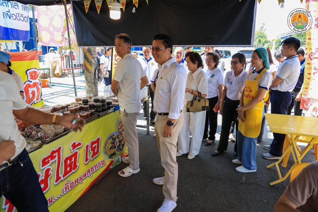 นายกเทศมนตรีนครบุรีรัมย์ นำคณะผู้บริหารและพนักงานเจ้าหน้าที่ ร่วมสืบสานประเพณีมหากุศลในงานเทศกาลกินเจบุรีรัมย์ ณ ถนนพิทั ภาพที่ 12