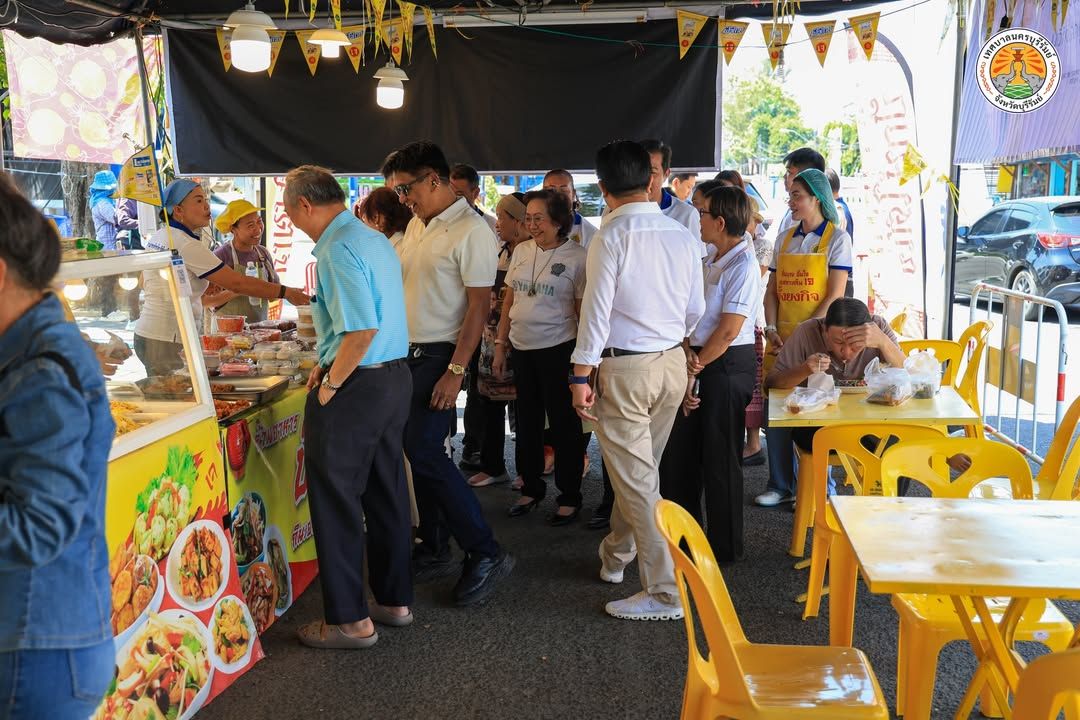 นายกเทศมนตรีนครบุรีรัมย์ นำคณะผู้บริหารและพนักงานเจ้าหน้าที่ ร่วมสืบสานประเพณีมหากุศลในงานเทศกาลกินเจบุรีรัมย์ ณ ถนนพิทั ภาพที่ 13