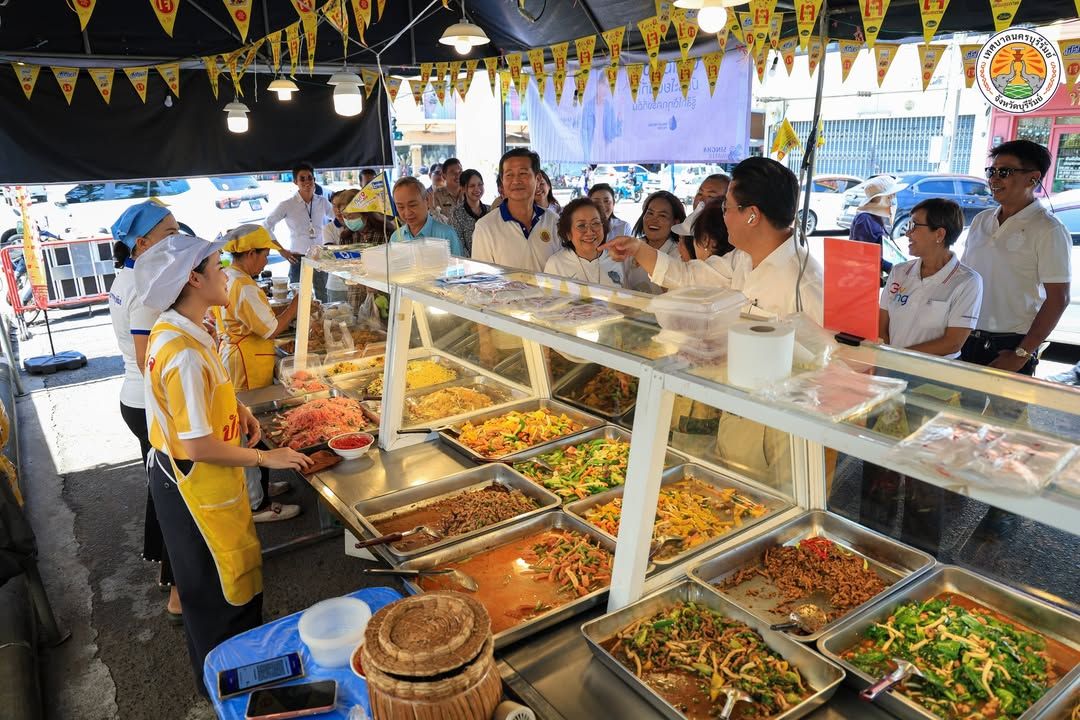 นายกเทศมนตรีนครบุรีรัมย์ นำคณะผู้บริหารและพนักงานเจ้าหน้าที่ ร่วมสืบสานประเพณีมหากุศลในงานเทศกาลกินเจบุรีรัมย์ ณ ถนนพิทั ภาพที่ 15