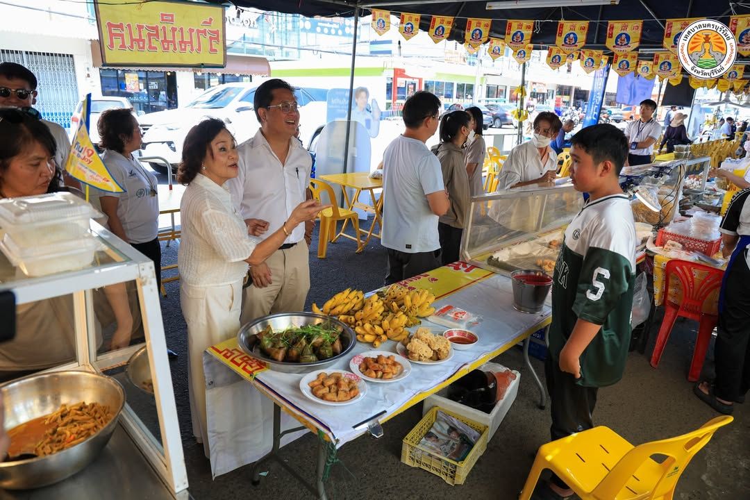 นายกเทศมนตรีนครบุรีรัมย์ นำคณะผู้บริหารและพนักงานเจ้าหน้าที่ ร่วมสืบสานประเพณีมหากุศลในงานเทศกาลกินเจบุรีรัมย์ ณ ถนนพิทั ภาพที่ 17