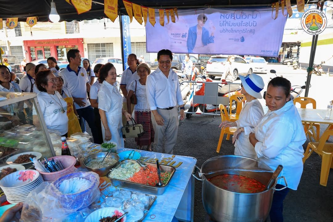 นายกเทศมนตรีนครบุรีรัมย์ นำคณะผู้บริหารและพนักงานเจ้าหน้าที่ ร่วมสืบสานประเพณีมหากุศลในงานเทศกาลกินเจบุรีรัมย์ ณ ถนนพิทั ภาพที่ 2