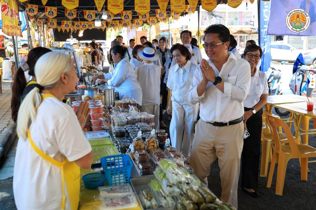 นายกเทศมนตรีนครบุรีรัมย์ นำคณะผู้บริหารและพนักงานเจ้าหน้าที่ ร่วมสืบสานประเพณีมหากุศลในงานเทศกาลกินเจบุรีรัมย์ ณ ถนนพิทั ภาพที่ 20