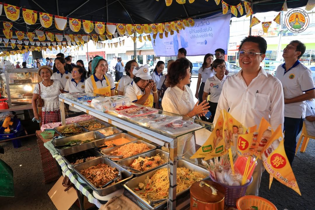 นายกเทศมนตรีนครบุรีรัมย์ นำคณะผู้บริหารและพนักงานเจ้าหน้าที่ ร่วมสืบสานประเพณีมหากุศลในงานเทศกาลกินเจบุรีรัมย์ ณ ถนนพิทั ภาพที่ 3