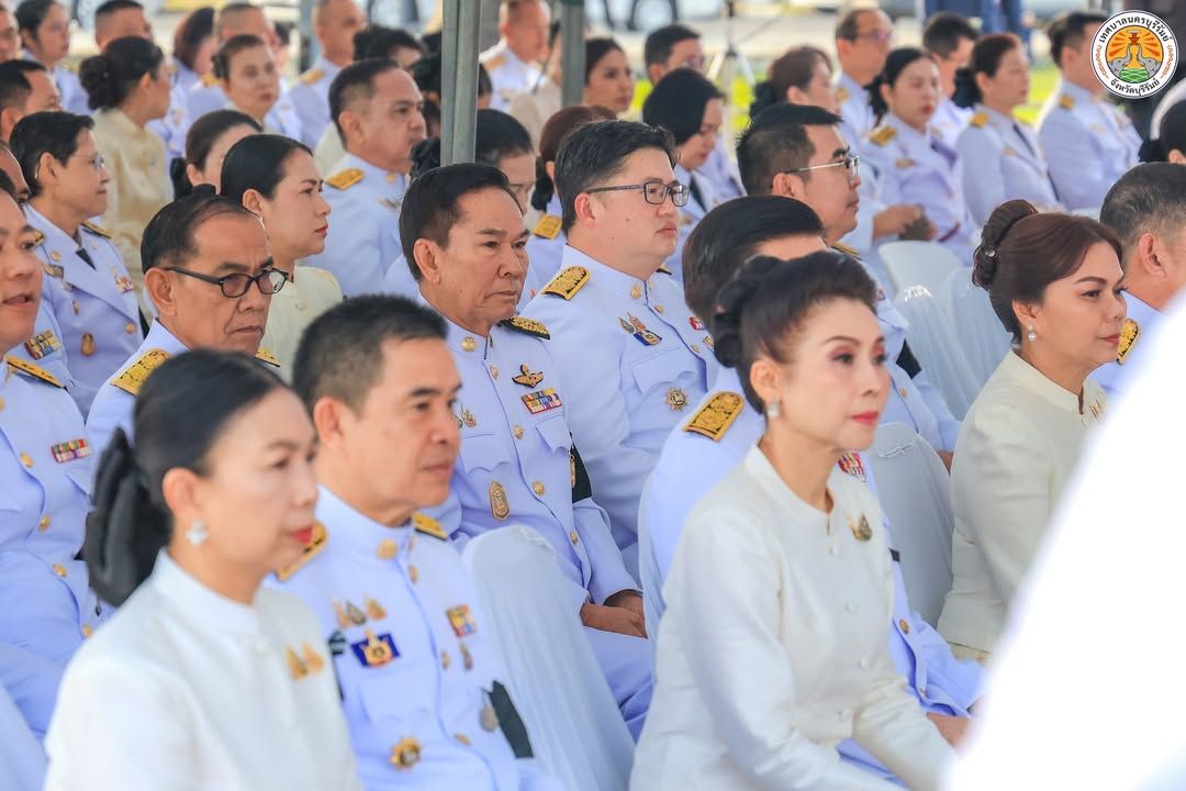 รองนายกเทศมนตรีนครบุรีรัมย์ ร่วมพิธีสวดพระพุทธมนต์และทำบุญตักบาตรถวายพระราชกุศล เนื่องในวันนวมินทรมหาราช ภาพที่ 12