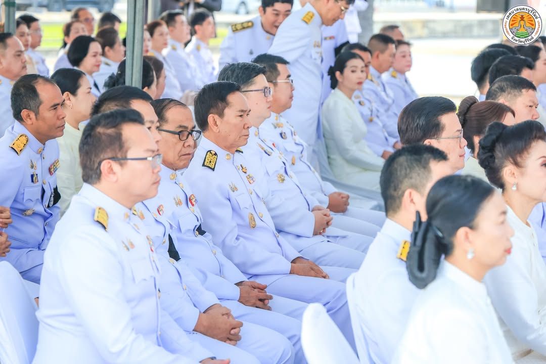 รองนายกเทศมนตรีนครบุรีรัมย์ ร่วมพิธีสวดพระพุทธมนต์และทำบุญตักบาตรถวายพระราชกุศล เนื่องในวันนวมินทรมหาราช ภาพที่ 20