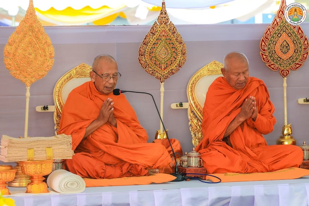 รองนายกเทศมนตรีนครบุรีรัมย์ ร่วมพิธีสวดพระพุทธมนต์และทำบุญตักบาตรถวายพระราชกุศล เนื่องในวันนวมินทรมหาราช ภาพที่ 7