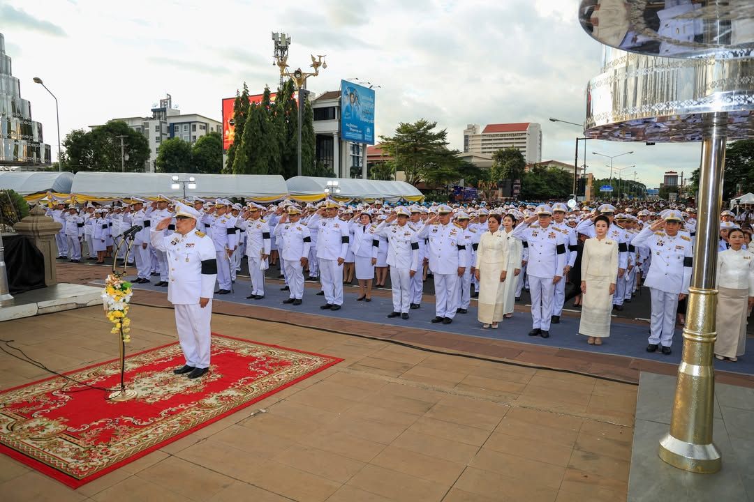 นายกเทศมนตรีนครบุรีรัมย์นำคณะผู้บริหารและสมาชิกสภาเทศบาลฯ ร่วมพิธีวางพวงมาลาและถวายบังคมเนื่องในวันนวมินทรมหาราช ภาพที่ 3