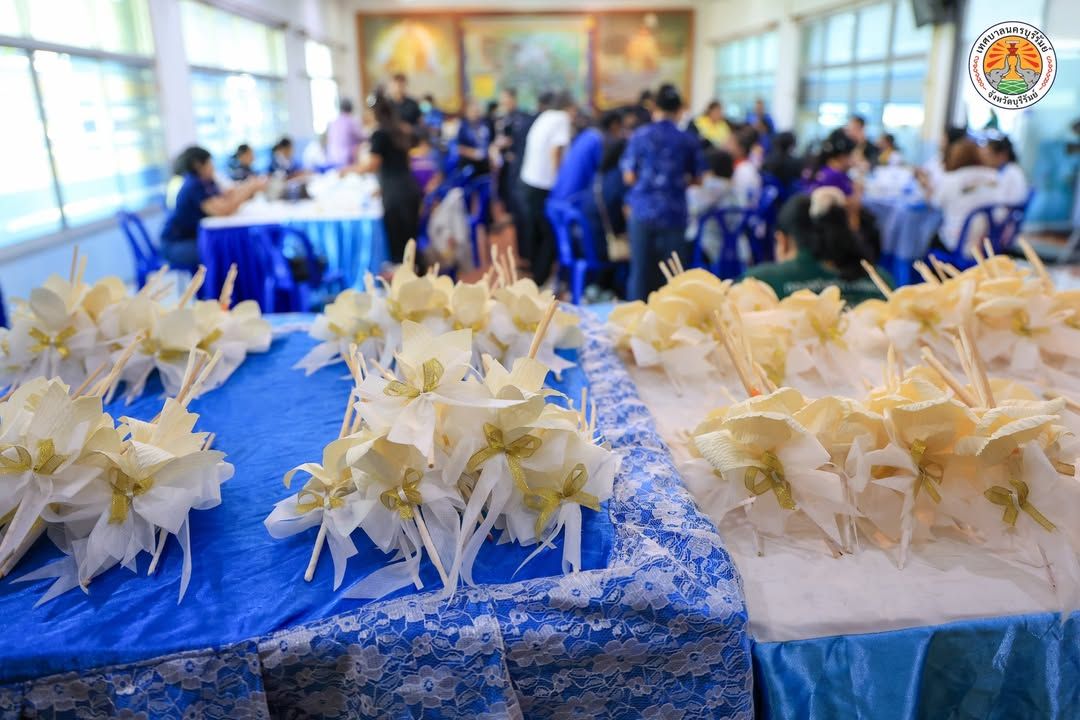เทศบาลนครบุรีรัมย์จัดทำดอกไม้จันทน์สำหรับงานพระราชพิธีถวายพระเพลิงพระบรมศพ สมเด็จพระนางเจ้าสิริกิติ์ พระบรมราชินีนาถ พระ ภาพที่ 3