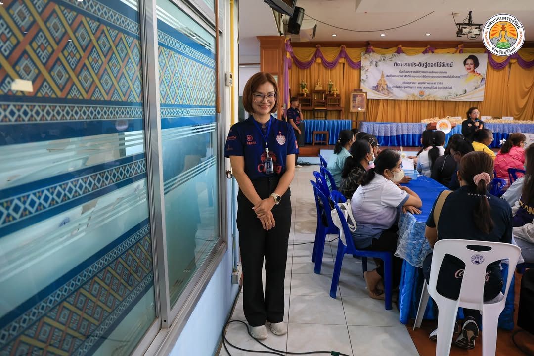 เทศบาลนครบุรีรัมย์จัดทำดอกไม้จันทน์สำหรับงานพระราชพิธีถวายพระเพลิงพระบรมศพ สมเด็จพระนางเจ้าสิริกิติ์ พระบรมราชินีนาถ พระ ภาพที่ 11