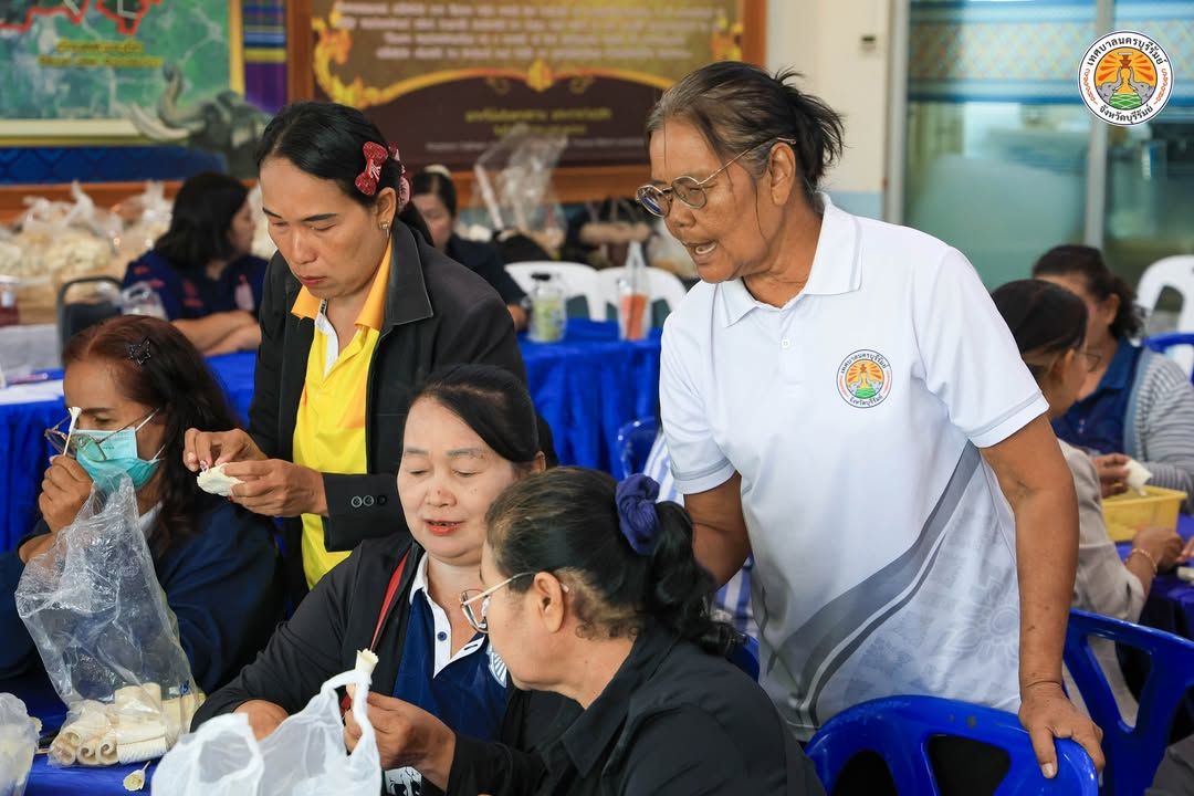 เทศบาลนครบุรีรัมย์จัดทำดอกไม้จันทน์สำหรับงานพระราชพิธีถวายพระเพลิงพระบรมศพ สมเด็จพระนางเจ้าสิริกิติ์ พระบรมราชินีนาถ พระ ภาพที่ 20