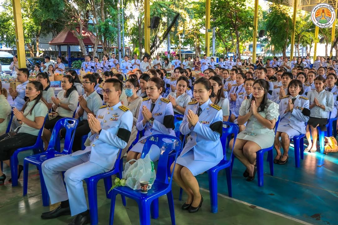 รองนายกเทศมนตรีนครบุรีรัมย์ ร่วมพิธีสวดพระพุทธมนต์และทำบุญตักบาตรถวายพระราชกุศล เนื่องในวันปิยมหาราช ภาพที่ 14