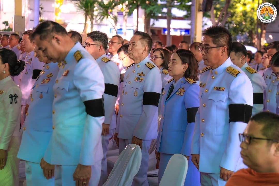 รองนายกเทศมนตรีนครบุรีรัมย์ ร่วมพิธีสวดพระพุทธมนต์และทำบุญตักบาตรถวายพระราชกุศล เนื่องในวันปิยมหาราช ภาพที่ 6