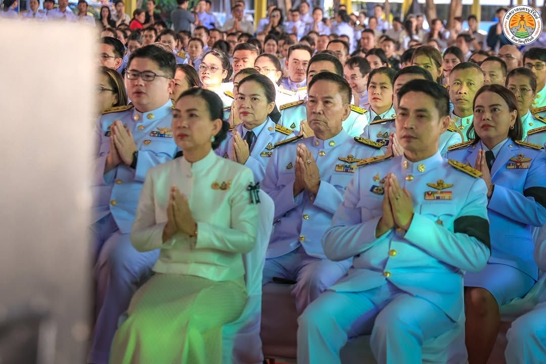 รองนายกเทศมนตรีนครบุรีรัมย์ ร่วมพิธีสวดพระพุทธมนต์และทำบุญตักบาตรถวายพระราชกุศล เนื่องในวันปิยมหาราช ภาพที่ 7