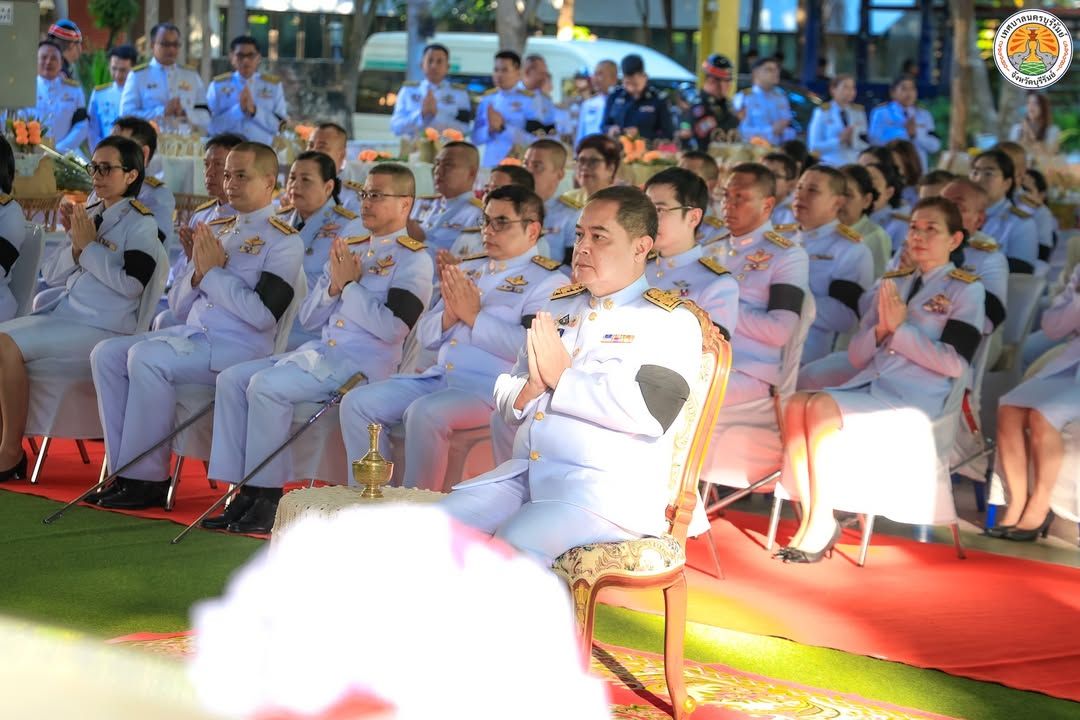 รองนายกเทศมนตรีนครบุรีรัมย์ ร่วมพิธีสวดพระพุทธมนต์และทำบุญตักบาตรถวายพระราชกุศล เนื่องในวันปิยมหาราช ภาพที่ 8