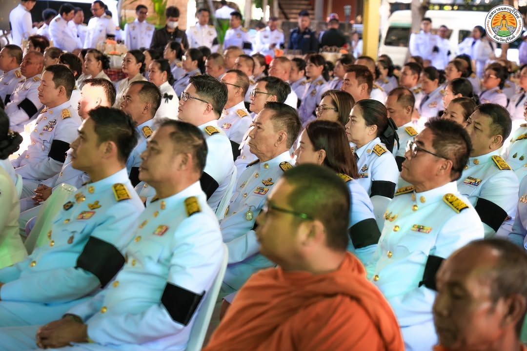 รองนายกเทศมนตรีนครบุรีรัมย์ ร่วมพิธีสวดพระพุทธมนต์และทำบุญตักบาตรถวายพระราชกุศล เนื่องในวันปิยมหาราช ภาพที่ 9