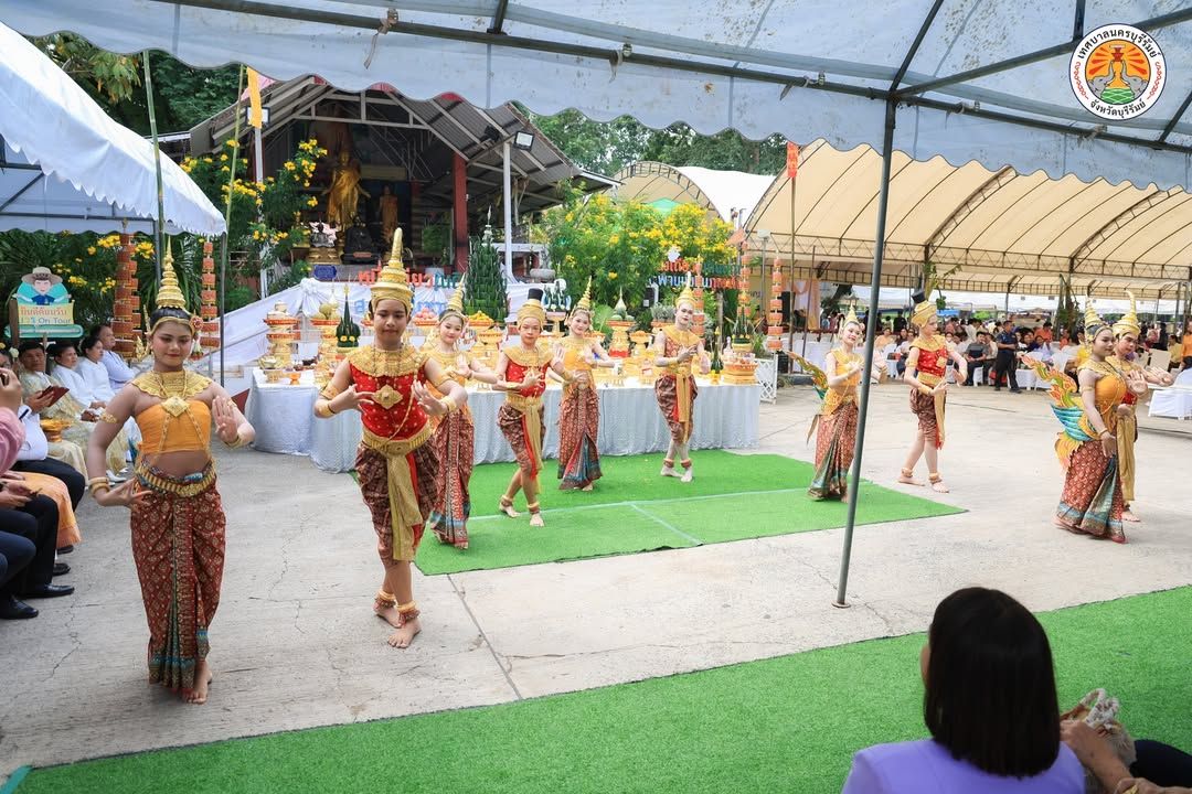 เทศบาลนครบุรีรัมย์ ร่วมสืบสานประเพณีกวนข้าวทิพย์และตักบาตรเทโวโรหณะ เนื่องในเทศกาลวันออกพรรษา ณ วัดพระพุทธบาทเขากระโดง ภาพที่ 7