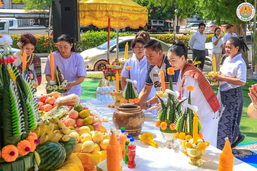 รองนายกเทศมนตรีนครบุรีรัมย์และสมาชิกสภาเทศบาลนครบุรีรัมย์ ร่วมประเพณีกวนข้าวมธุปายาส ณ วัดกลางพระอารามหลวง ภาพที่ 7