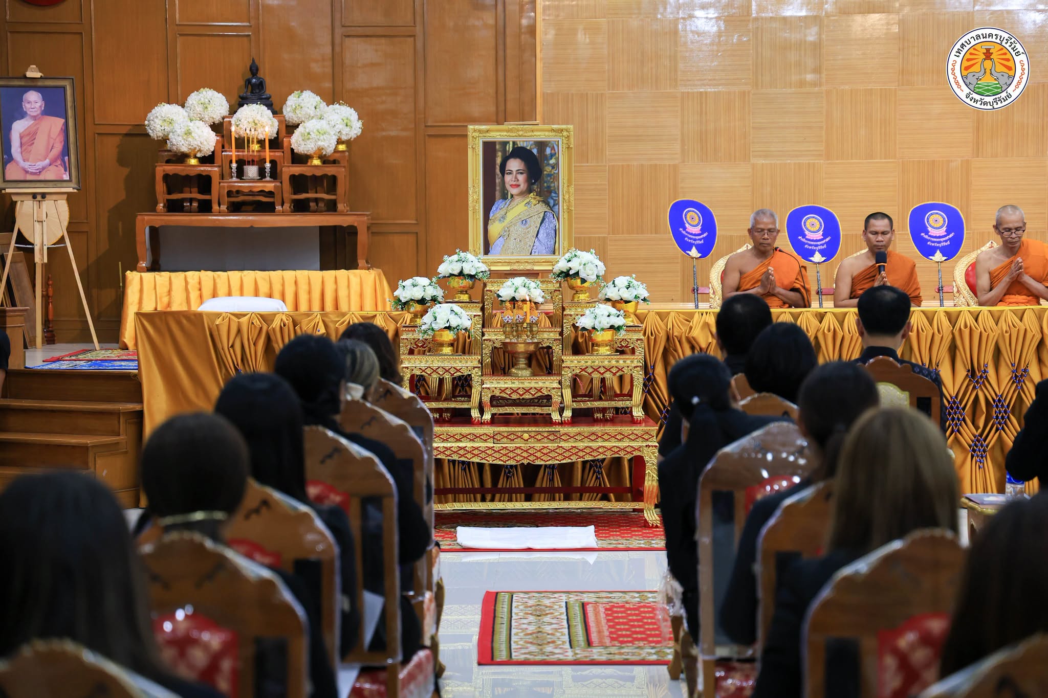 ร่วมพิธีเจริญพระพุทธมนต์ เจริญจิตตภาวนา เนื่องในวโรกาสวันคล้ายวัน พระราชสมภพ สมเด็จพระนางเจ้าสิริกิติ์พระบรมราชินีนาถ พระบรมราชชนนีพันปีหลวง ณ ห้องประชุมศาลาโชติญาณานุสรณ์