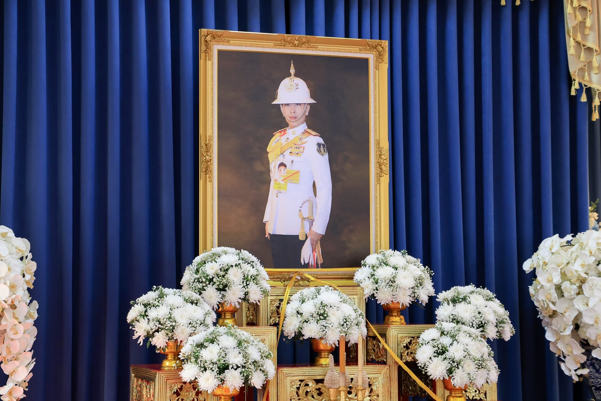 ร่วมพิธีถวายน้ำสรงพระศพ เบื้องหน้าพระรูป สมเด็จพระเจ้าลูกเธอ เจ้าฟ้าพัชรกิติยาภา นเรนทิราเทพยวดี กรมหลวงราชสาริณีสิริพัชร มหาวัชรราชธิดา